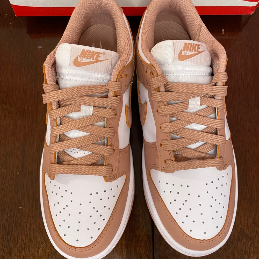 NIB **RARE** NIKE DUNK LOW women’s sz 6.5 ROSE WHISPER